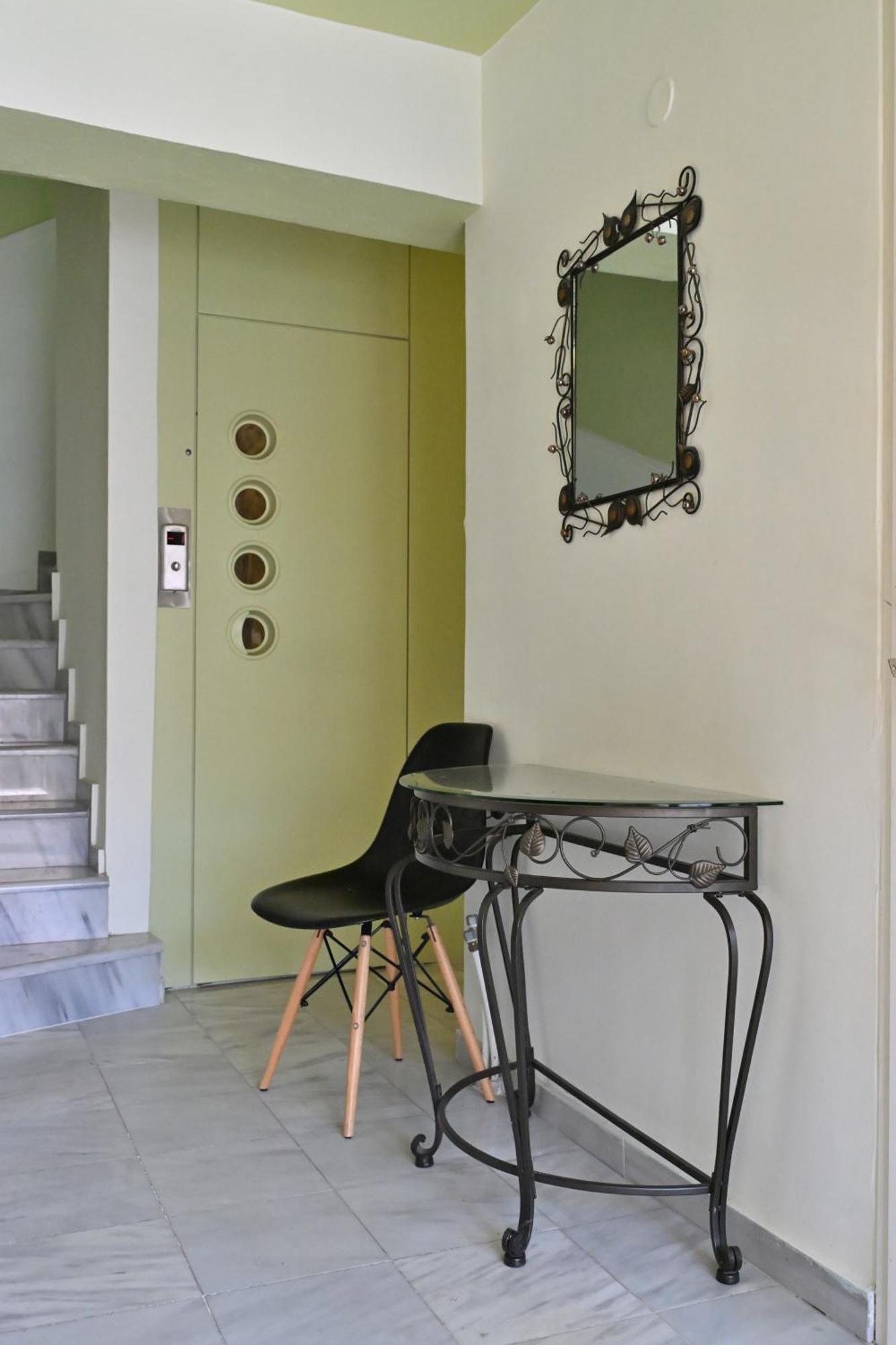 Greg's Cozy Apartment, Up To 4 Guests In Kalamaria