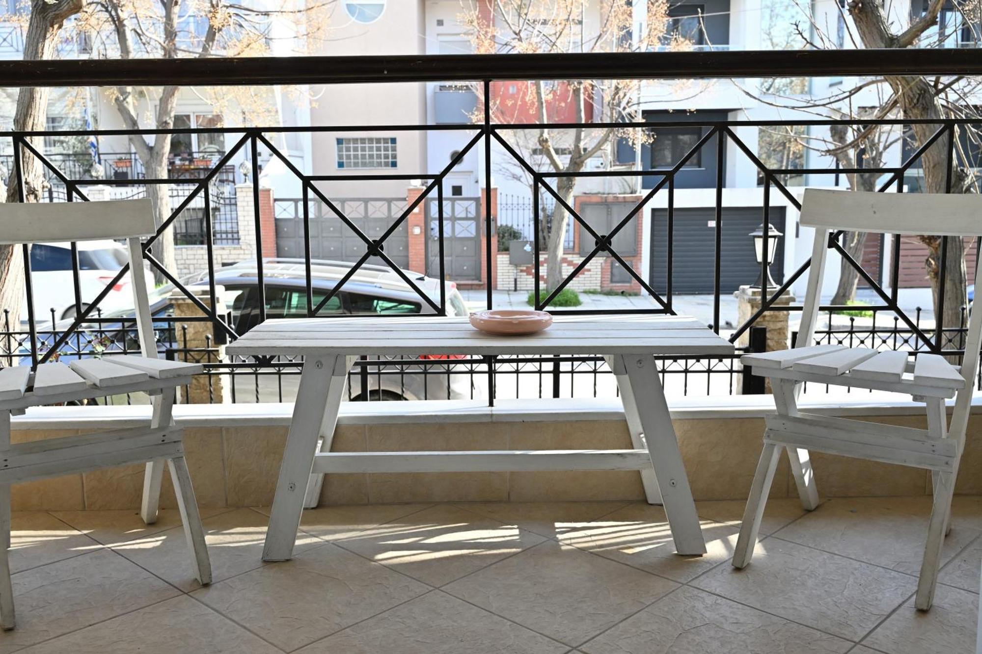Greg's Cozy Apartment, Up To 4 Guests In Kalamaria *